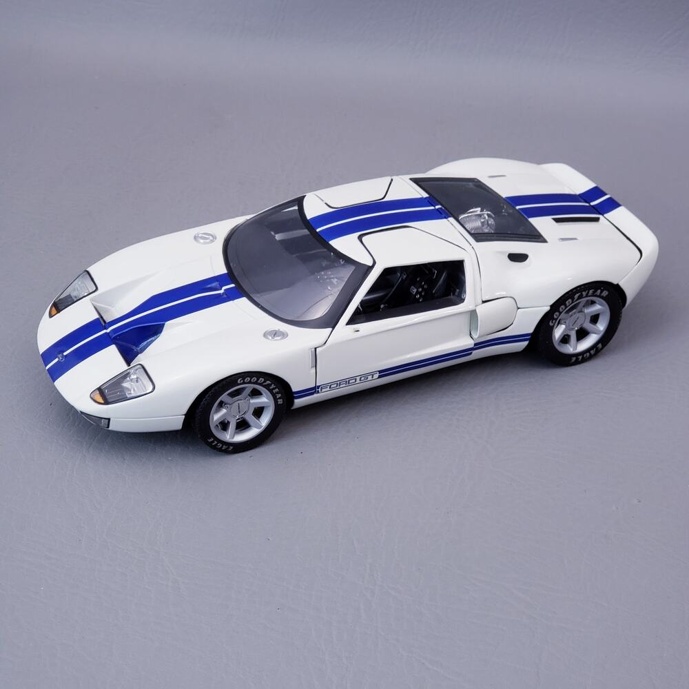 Hot Wheels 1/18 Scale Diecast - Ford GT Concept GT40 - White Blue | No box